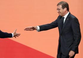 MOÇÃO DE PASSOS COELHO APROVADA COM DUAS ABSTENÇÕES