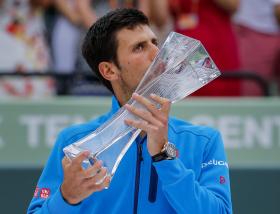 TENISTA DJOKOVIC VENCE PELA SEXTA VEZ EM MIAMI E IGUALA ANDRE AGASSI