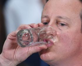 PAPÉIS DO PANAMÁ: DAVID CAMERON FAZ “MEA CULPA” NA GESTÃO DO CASO