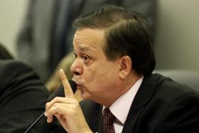 DEPUTADOS BRASILEIROS VOTAM RELATÓRIO QUE PEDE CONTINUAÇÃO DE PROCESSO DE DESTITUIÇÃO DA PR