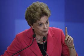 BRASIL: DEPUTADOS DECIDEM HOJE CONTINUAÇÃO DE PROCESSO DE DESTITUIÇÃO DA PR