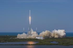 CÁPSULA DRAGON ATERROU NA ESTAÇÃO ESPACIAL INTERNACIONAL