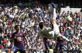 RONALDO MARCA UM GOLO E FAZ DUAS ASSISTÊNCIAS NA GOLEADA DO REAL MADRID