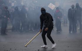 EPISÓDIOS DE VIOLÊNCIA MARCAM MANIFESTAÇÕES CONTRA REFORMA LABORAL EM FRANÇA