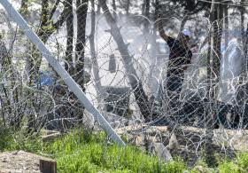 DEZENAS DE MIGRANTES FERIDOS EM IDOMENI, NA GRÉCIA – MÉDICOS SEM FRONTEIRAS