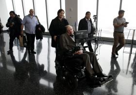 STEPHEN HAWKING ASSOCIA-SE A PROJETO DE ENVIO DE NAVE PARA SISTEMA EXTRASSOLAR