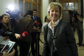PARECER QUE “ILIBA” EX-MINISTRA MARIA LUÍS APROVADO COM ABSTENÇÃO DO PS