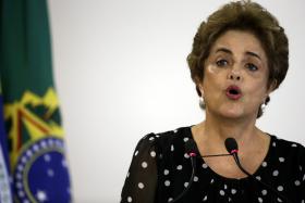 BRASIL: ECONOMIST DIZ QUE COMBATE À DESTITUIÇÃO DA PR AGRAVA FINANÇAS PÚBLICAS