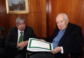 MÁRIO SOARES RECEBEU HOJE DE FERRO RODRIGUES DIPLOMA DE DEPUTADO HONORÁRIO
