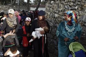 AI DIZ QUE EUROPA É RESPONSÁVEL PELOS 46.000 REFUGIADOS BLOQUEADOS NA GRÉCIA