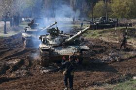 MILITARES UCRANIANOS E MILÍCIAS PRÓ-RUSSAS ACUSAM-SE MUTUAMENTE DE VIOLAR CESSAR-FOGO