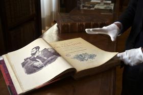 COM DOIS MILHÕES DE OBRAS, A BIBLIOTECA DA UNIVERSIDADE DE COIMBRA SUSCITA SEMPRE SURPRESAS