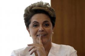 BRASIL: DILMA ACUSA ADVERSÁRIOS DE LANÇAREM ‘IMPEACHMENT’ PARA FUGIR À JUSTIÇA