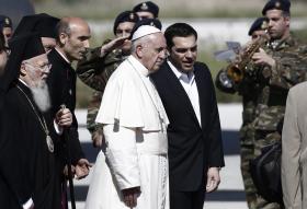 PAPA JÁ CHEGOU A LESBOS PARA REAFIRMAR MENSAGEM DE ACOLHIMENTO E SOLIDARIEDADE