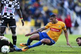 ESTORIL-PRAIA VENCE BOAVISTA COM AUTOGOLO DE PAULO VINÍCIUS