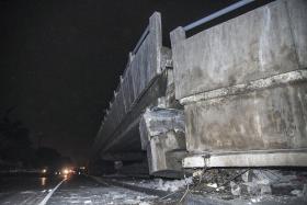 PELO MENOS 77 MORTOS E 588 FERIDOS DEVIDO AO SISMO DE 7,8 NO SÁBADO NO EQUADOR