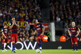 BARCELONA AGRAVA CRISE COM O VALÊNCIA E É APANHADO PELO ATLÉTICO MADRID NA LIDERANÇA