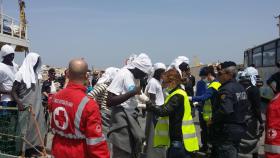 MIGRAÇÕES: NÚMERO DE REFUGIADOS DESCE PARA METADE NA GRÉCIA ENTRE FEVEREIRO E MARÇO