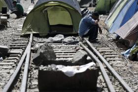MIGRAÇÕES: EUROPEUS RECEIAM MAIS O FLUXO MIGRATÓRIO QUE O TERRORISMO – RELATÓRIO