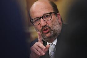 MINISTRO DO AMBIENTE DIZ QUE MANIFESTAÇÃO DOS TAXISTAS NÃO É JUSTA, MAS LEGÍTIMA