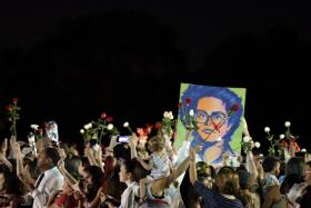 BRASIL: DILMA ROUSSEFF RECEBE APOIO DE GRUPO DE MULHERES E DIZ QUE TEM “ALMA LAVADA”