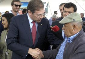 PASSOS COELHO “ESPANTADO” COM EDITORIAL DE JORNAL QUE MANDOU CALAR SÓCRATES