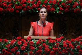 25 ABRIL: PCP DIZ-SE OBRIGADO A APROVEITAR AFASTAMENTO DE PSD/CDS PARA DEFENDER CONSTITUIÇÃO