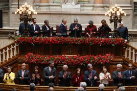 25 ABRIL: MARCELO PEDE CONSENSOS DE REGIME APESAR DE RECONHECER MODELOS ALTERNATIVOS