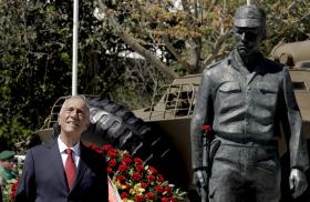 25 ABRIL: PR VAI CONDECORAR SALGUEIRO MAIA COM A ORDEM DO INFANTE D. HENRIQUE