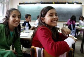 METADE DAS TURMAS DO SECUNDÁRIO TÊM ALUNOS A MENOS, 20% DO BÁSICO ALUNOS A MAIS