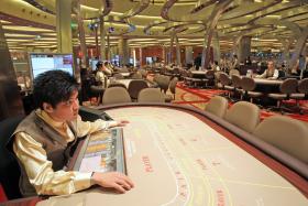 MACAU PROÍBE USO DE TELEMÓVEIS NAS MESAS DE JOGO DOS GRANDES APOSTADORES DOS CASINOS