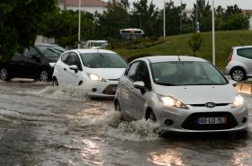 CHUVA FORTE CAUSA INUNDAÇÕES EM FARO
