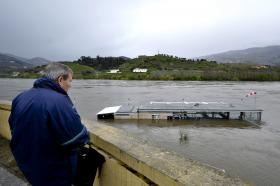 SUBIDA “ATÍPICA” DO DOURO NA RÉGUA CAUSA TRANSTORNOS A NEGÓCIOS E À NAVEGAÇÃO