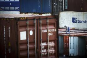 EXPORTAÇÕES CAEM 3,9% E IMPORTAÇÕES RECUAM 0,8% EM MARÇO – INE