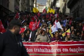 MANIFESTAÇÃO NACIONAL PELA REPOSIÇÃO DAS 35 HORAS ENCERRA SEMANA DE LUTA DA CGTP
