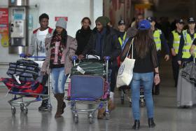 PORTUGAL RECEBE MAIS 191 REFUGIADOS ATÉ FINAL DO MÊS – MINISTRA
