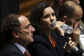 SAÍDA DE PAULO PORTAS DO PARLAMENTO “ESTÁ POR DIAS”