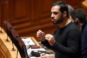 INQUÉRITO/BANIF: PCP ADMITE QUEIXA CONTRA CONSTÂNCIO E ANUNCIA VOTO DE PROTESTO