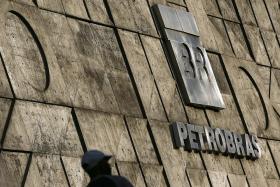 EX-SENADOR BRASILEIRO E EMPRESÁRIOS DENUNCIADOS NO ESQUEMA DE CORRUPÇÃO DA PETROBRAS