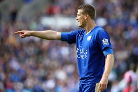 HUTH E FELLAINI SUSPENSOS POR TRÊS JOGOS DEPOIS DE SE AGREDIREM