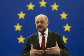 MARTIN SCHULZ ALERTA QUE A EUROPA É UMA “BICICLETA SEM AR NOS PNEUS”