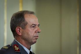 CHEFE DO EXÉRCITO DEFENDE ESTABILIDADE DO AMBIENTE ESCOLAR DO COLÉGIO MILITAR