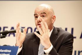 INFANTINO PEDE À UEFA PARA CANALIZAR ‘SUBSÍDIO’ DA FIFA AOS PAÍSES MAIS POBRES