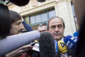 TAS REDUZ SUSPENSÃO DE PLATINI PARA QUATRO ANOS E FRANCÊS DEMITE-SE DA UEFA