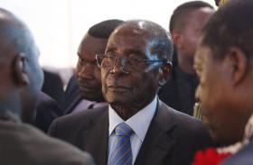 MILHARES DE MANIFESTANTES PEDEM DEMISSÃO DE MUGABE NAS RUAS DE BULAWAYO