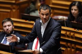 PORTA-VOZ DO PS DIZ QUE SCHAUBLE NÃO FAZ AVISOS A PORTUGAL