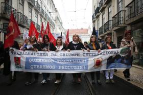 DUAS CENTENAS CONCENTRAM-SE EM LISBOA CONTRA FECHO DA TRIUMPH