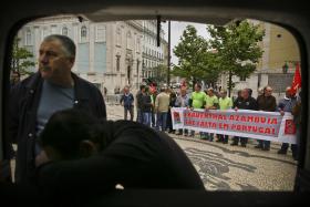 UMA CENTENA DE TRABALHADORES CONCENTRA-SE EM LISBOA CONTRA FECHO DA IMPORMOL