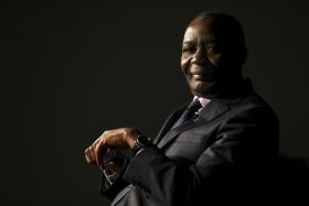 ANTIGO PM DE ANGOLA CRITICA FALTA DE INFORMAÇÃO SOBRE DINHEIROS DO FUNDO SOBERANO