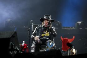 FÃS PORTUGUESES VIBRAM COM ESTREIA DE AXL ROSE A CANTAR COM OS AC/DC
